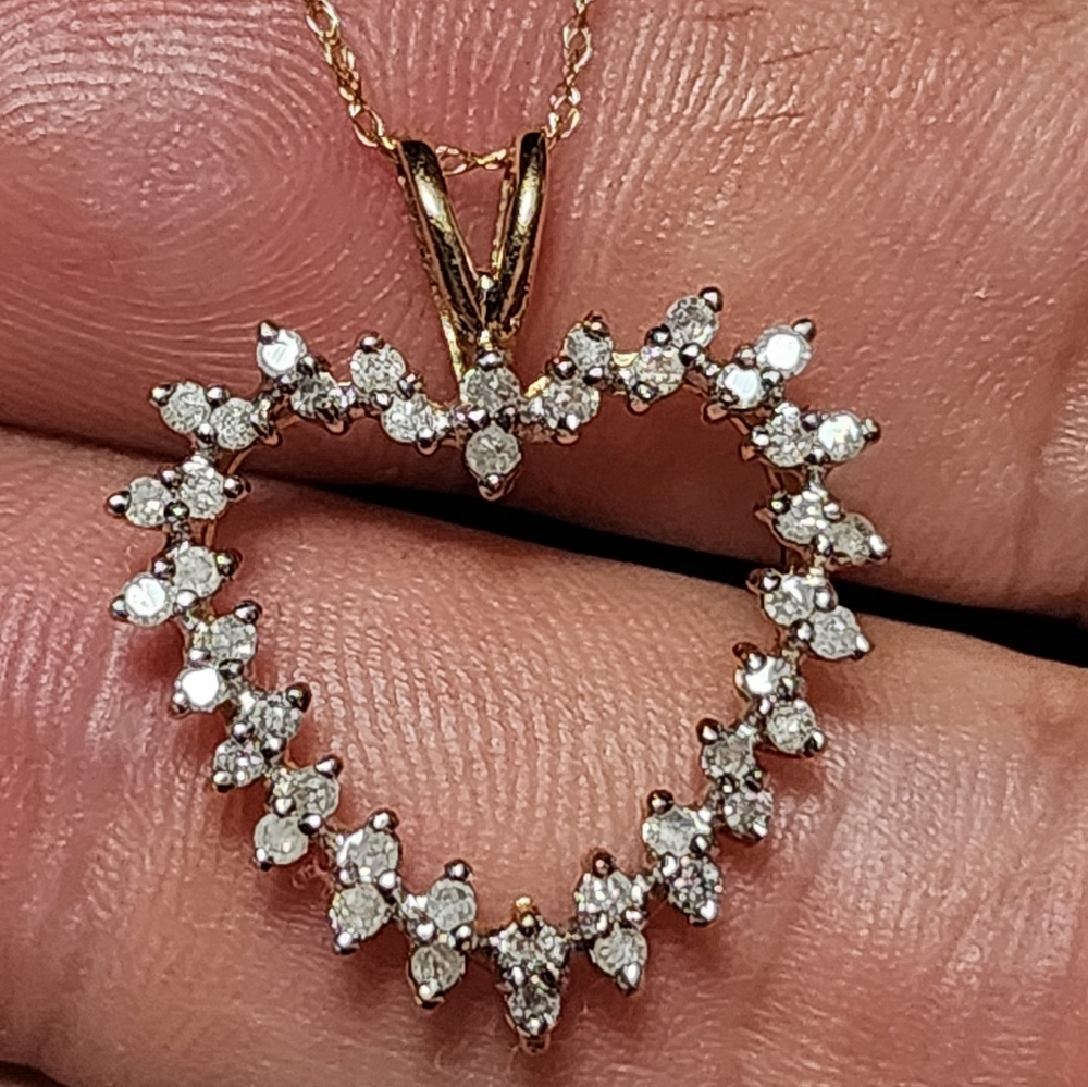 10k yellow gold 44 diamond heart necklace. 18' Inch 10k Gold Chain